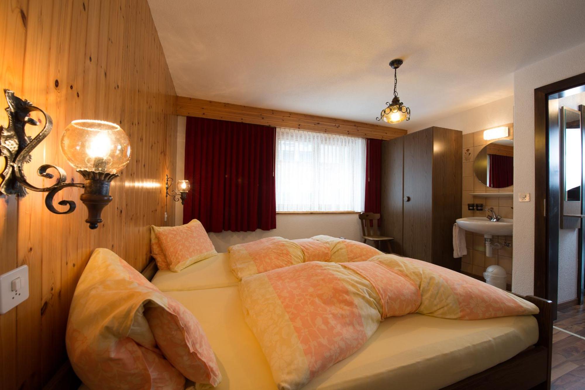 Haus Alba Apartment Саас-Алмагел Стая снимка
