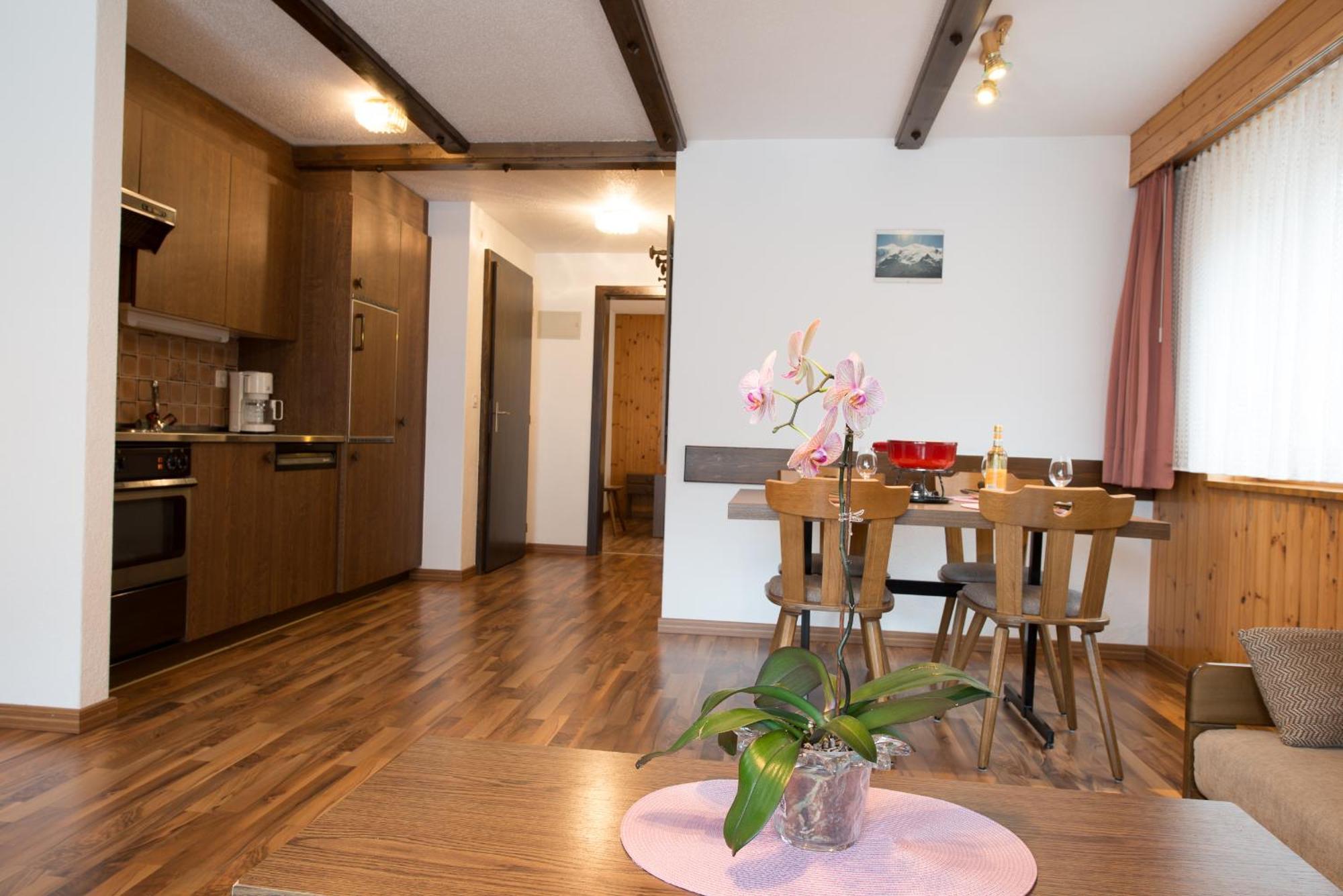 Haus Alba Apartment Саас-Алмагел Стая снимка