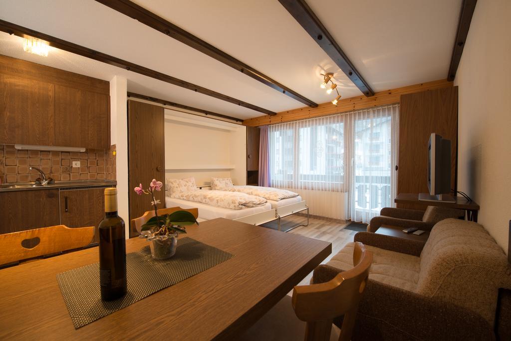 Haus Alba Apartment Саас-Алмагел Стая снимка